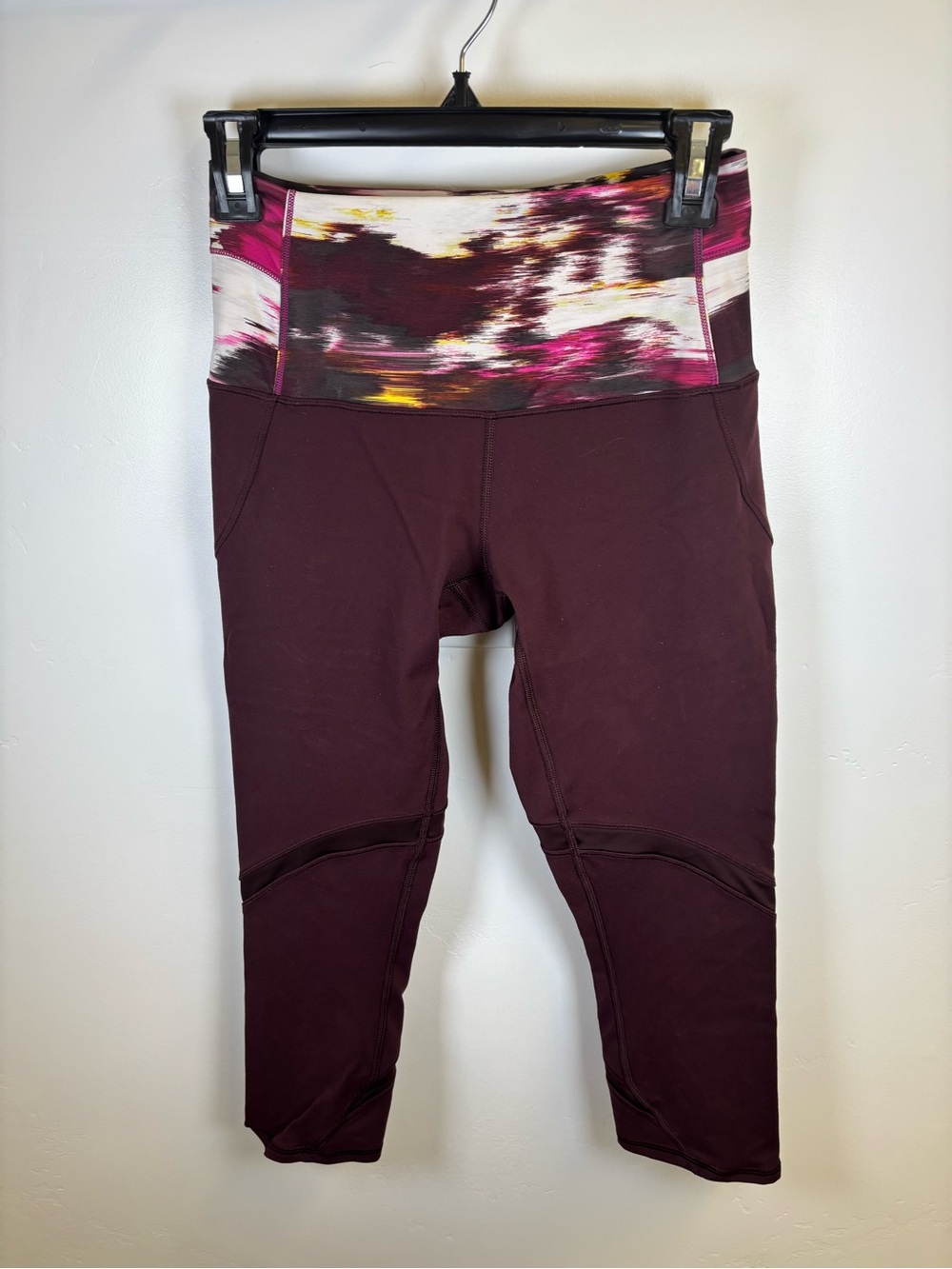 LULULEMON LEGGINGS YOGA PANTS WOMEN M - L  BURGANDY & ABSTRACT